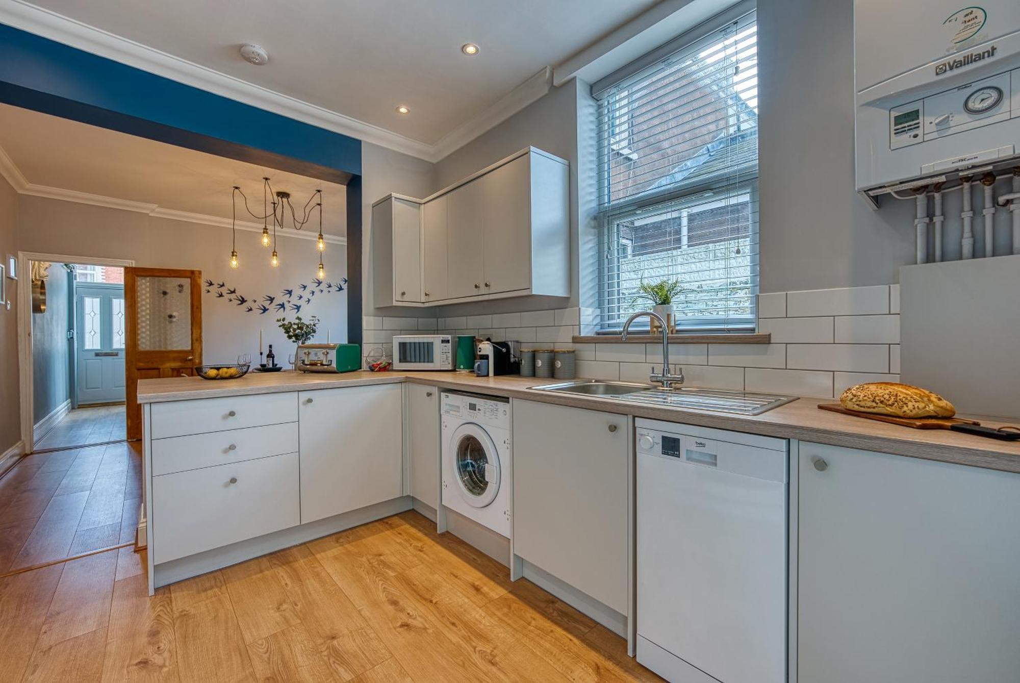 2 Bedrooms Modern, Stunning & Stylish Contractor House, Prime Portsmouth Location With Free Parking Permit, Summer Special Offer!! - By Blue Puffin Stays المظهر الخارجي الصورة