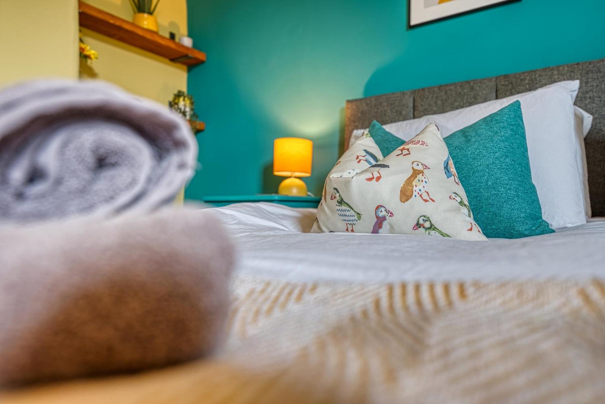 2 Bedrooms Modern, Stunning & Stylish Contractor House, Prime Portsmouth Location With Free Parking Permit, Summer Special Offer!! - By Blue Puffin Stays المظهر الخارجي الصورة