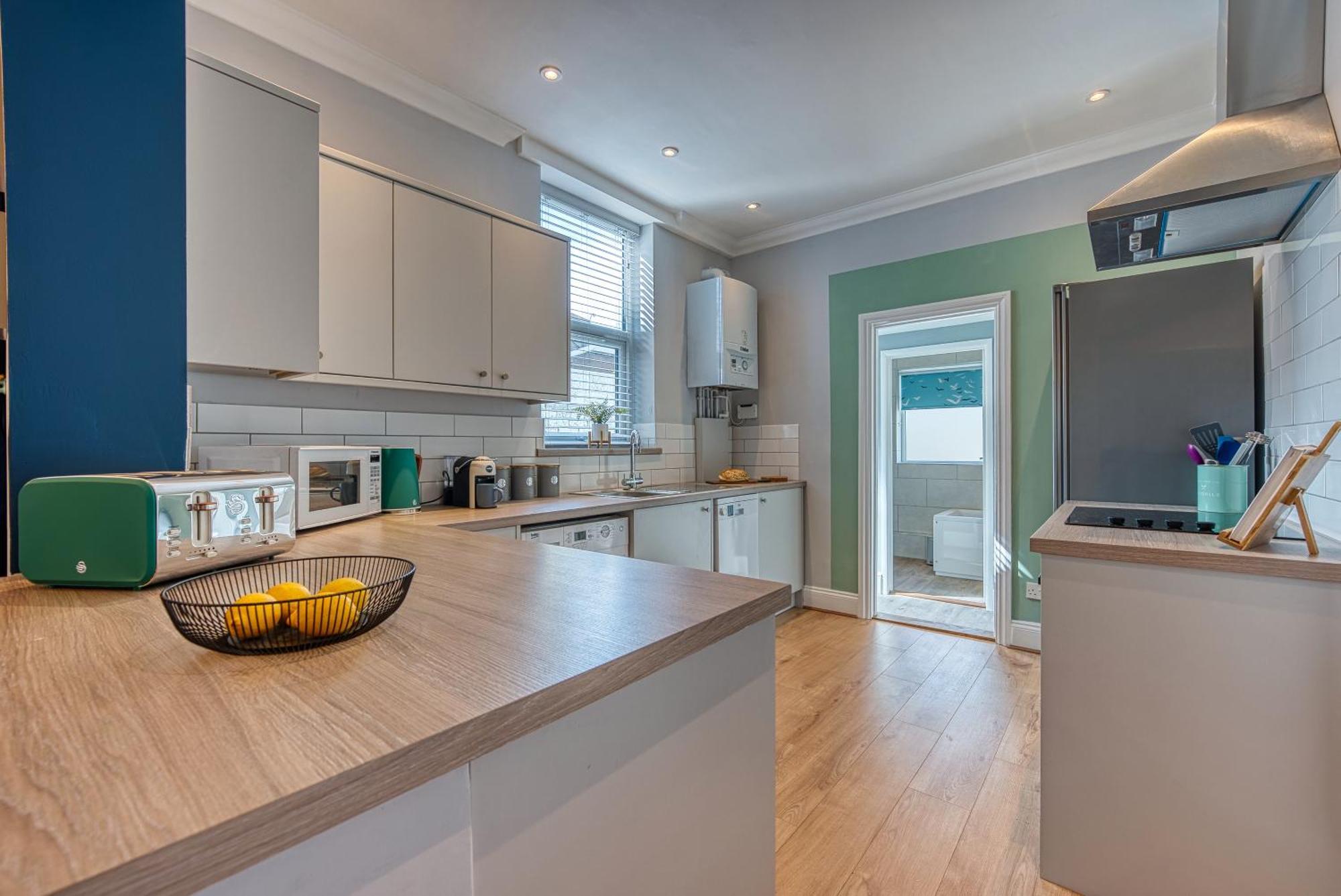 2 Bedrooms Modern, Stunning & Stylish Contractor House, Prime Portsmouth Location With Free Parking Permit, Summer Special Offer!! - By Blue Puffin Stays المظهر الخارجي الصورة